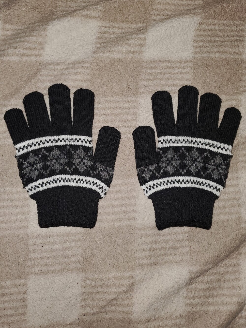 5 for $25 | NWOT Black White Gray Argyle Pattern Knit Gloves